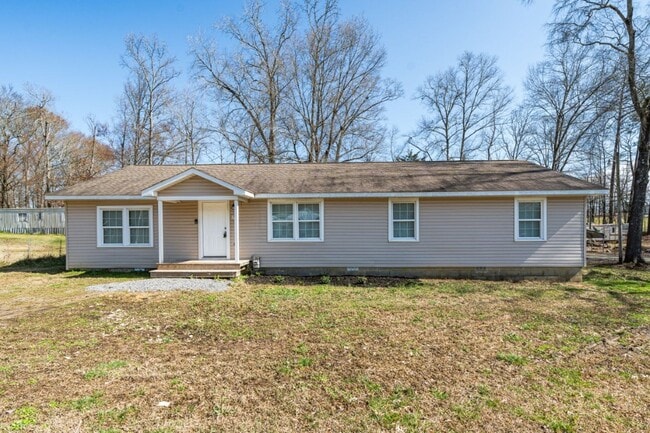 Building Photo - Move-In Ready 4BR with Renovated Interiors...
