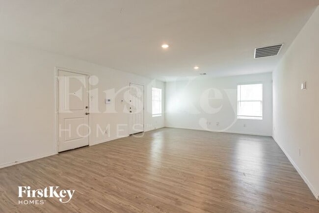 Photo - 1339 White Willow