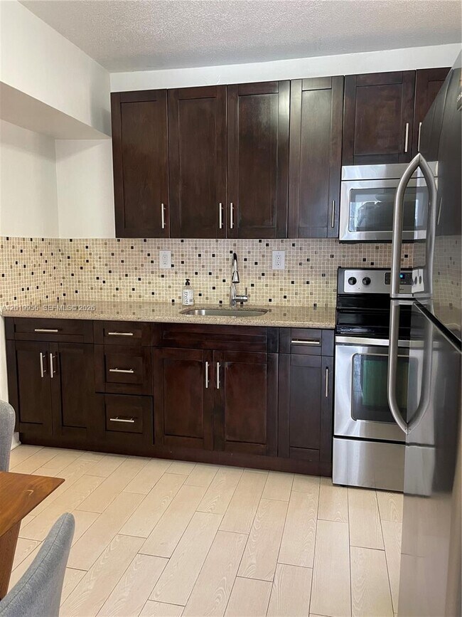 Photo - 221 SW 9th Ave Unit 2