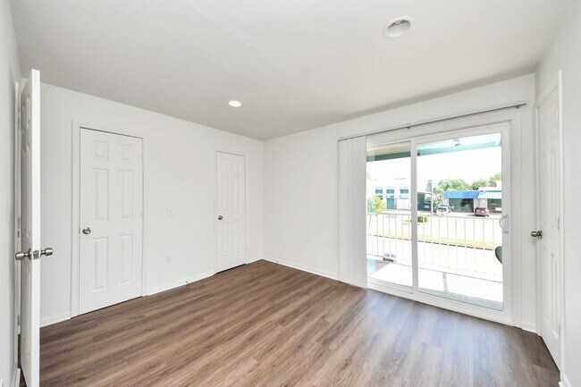 Building Photo - 12068 Beechnut St Unit C