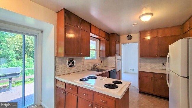 Photo - 6405 Middleburg Ln