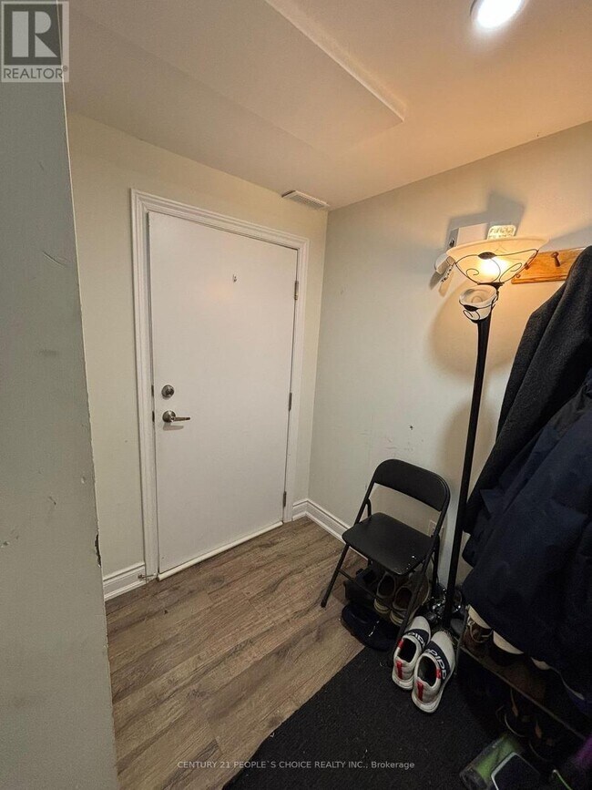 Photo - 287 Hinton Ter