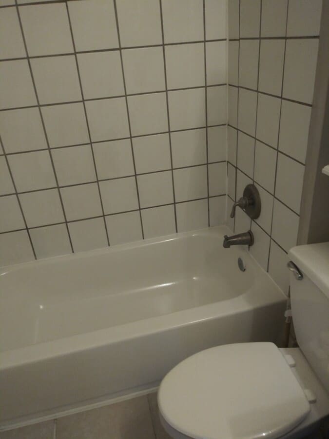 Upstairs full bath - 704 Kolping Ave Unit 704