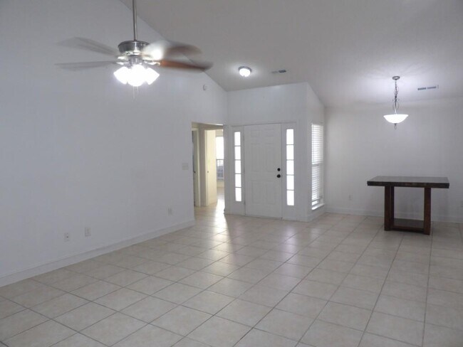 5040 Capulet Cir