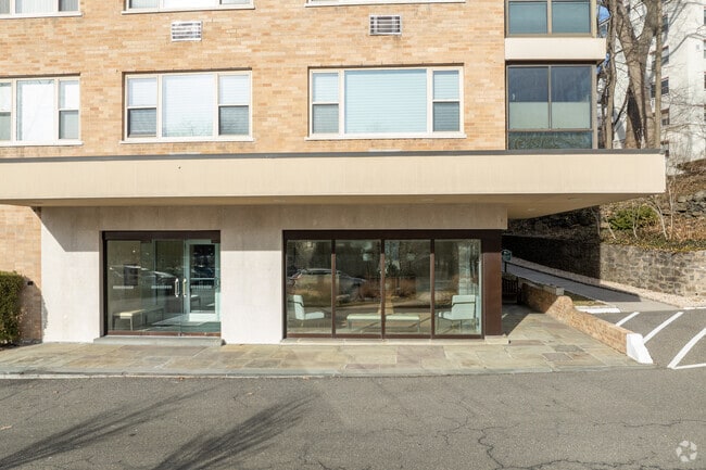 72 Pondfield Rd W - River House