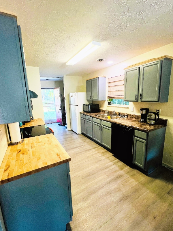 Photo - 215 E Oldham Ave