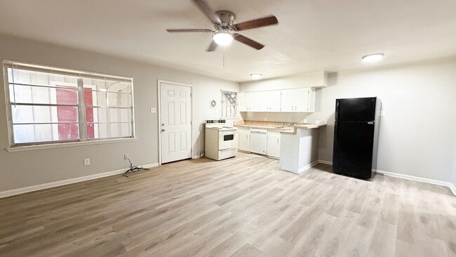 Building Photo - Kentwood Apartments