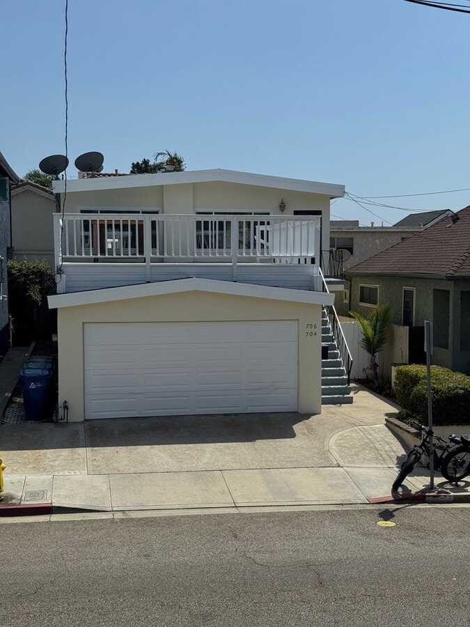 8th Street HB Duplex - 8th Street HB Duplex Apartment Unit 706 - Upper