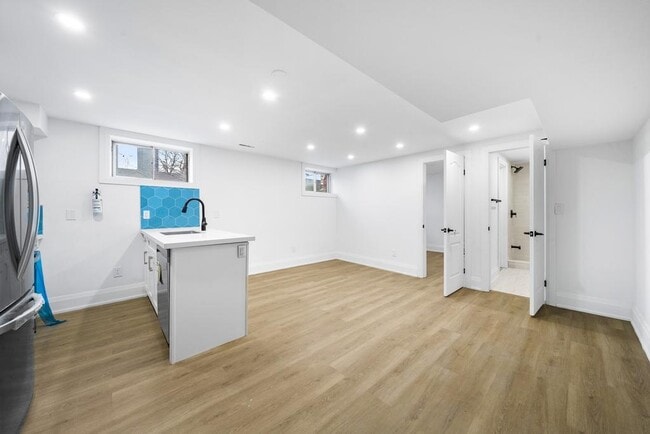 Photo - 2294 Lake Shore Blvd W Unité Room 1