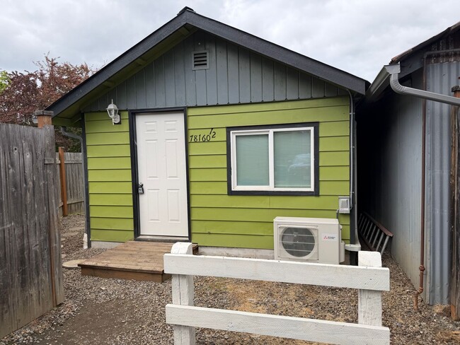 Building Photo - Updated 1 bedroom 1 bathroom ADU!