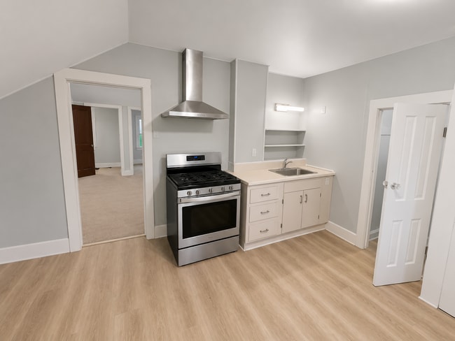 Kitchen - 515 Railroad St Unit 515 B