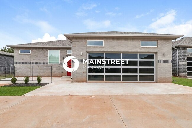 Building Photo - 3 Bedroom Pet-Friendly Home in Oklahoma City, OK with Main Street Renewal