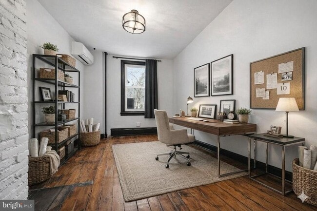 Photo - 3737 Calumet St