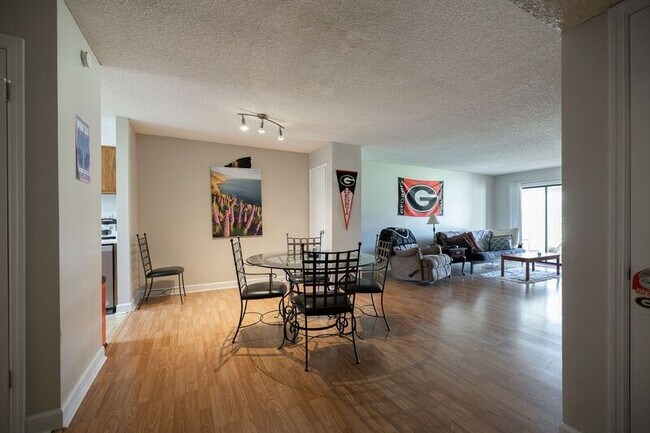 Photo - 290 Appleby Dr