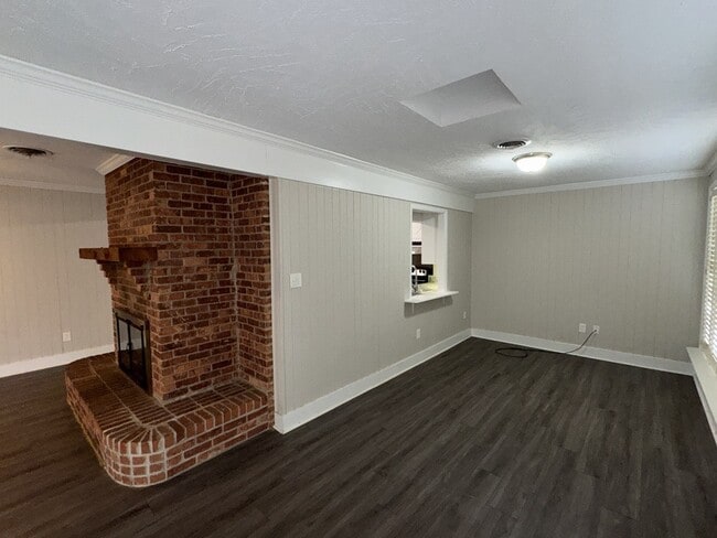 Photo - 827 Briarwood Dr