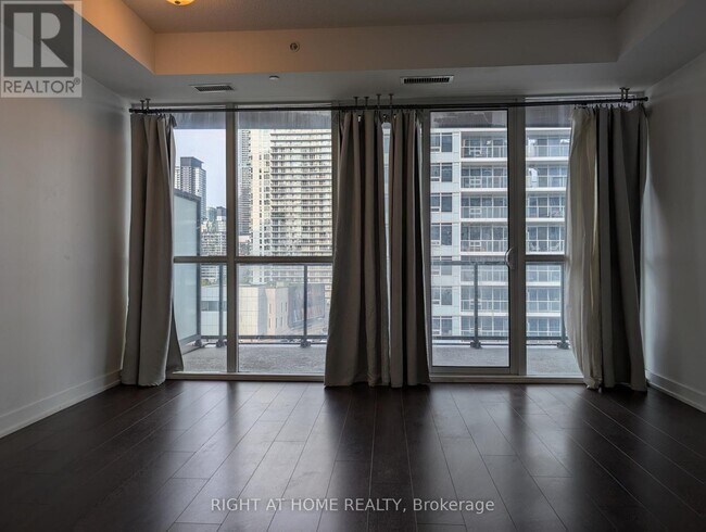 Photo - 20 Bruyeres Mews Unit 1109