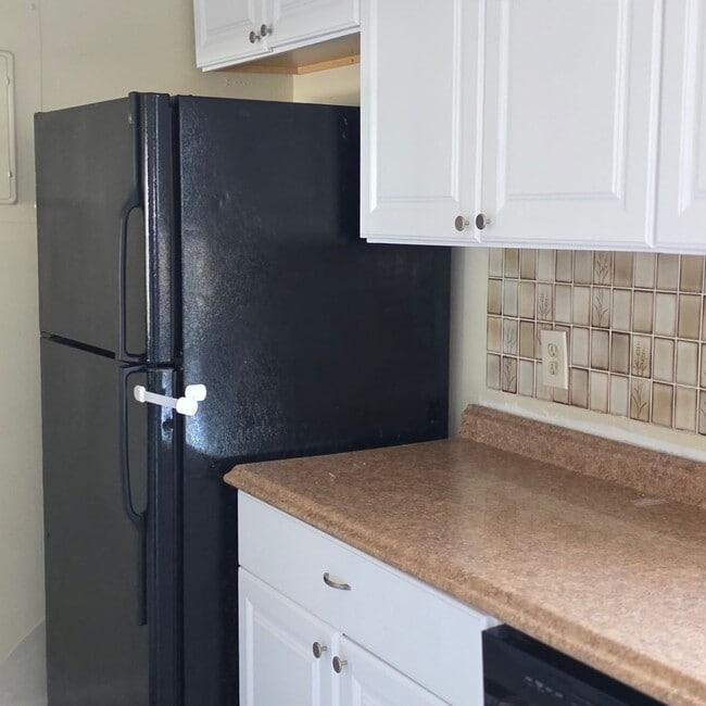 Photo - 484 Tamarac St