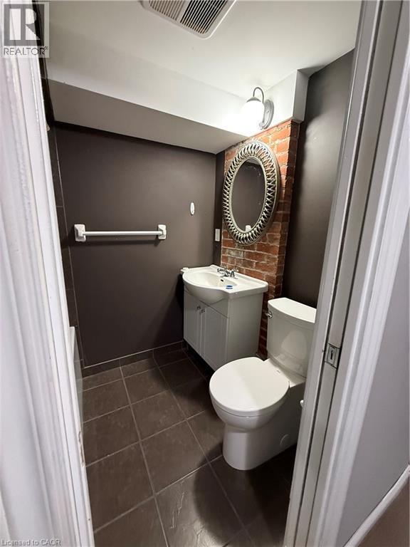 Photo - 947 Main St E Unit 7