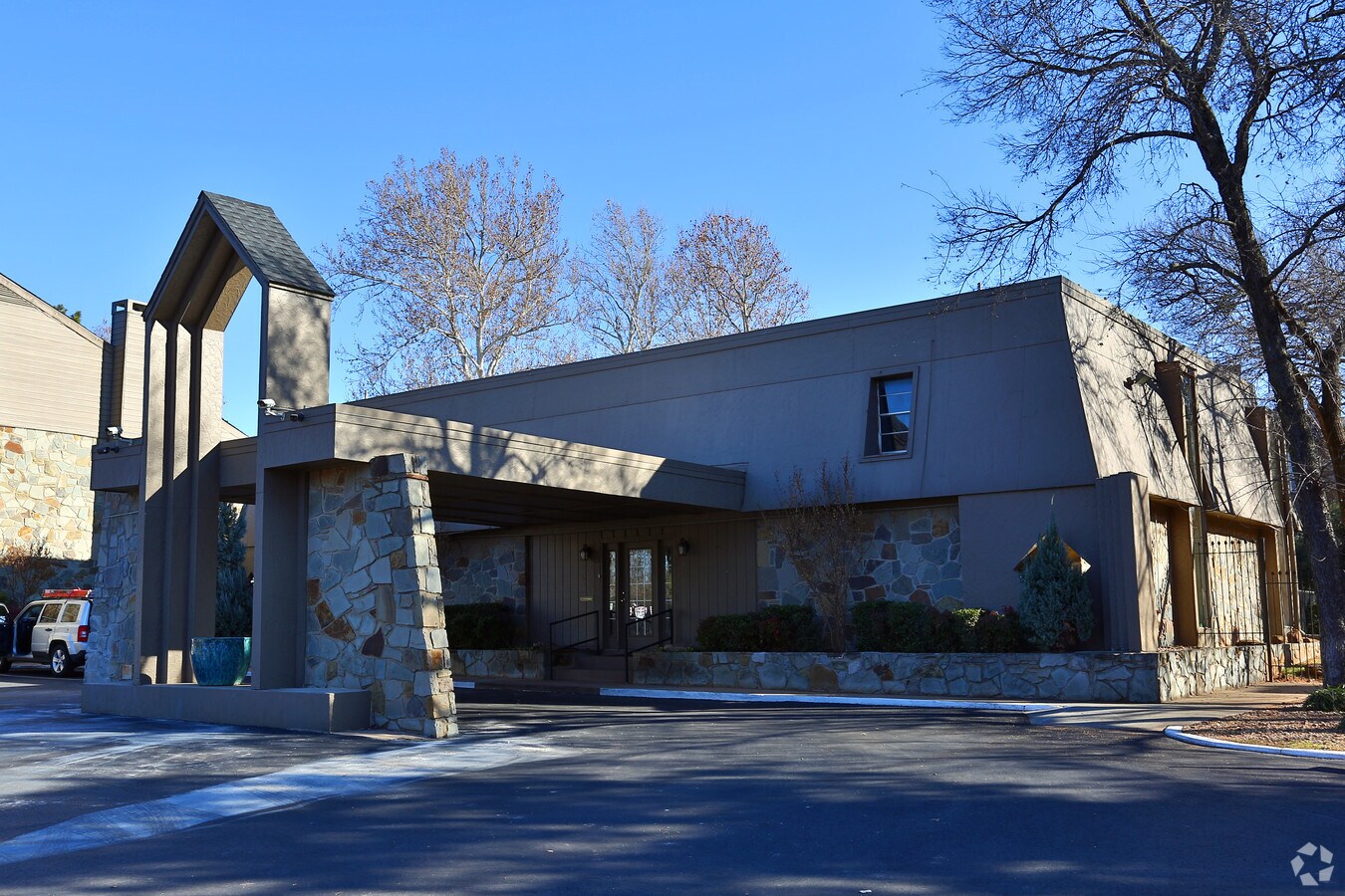 Photo - Six Thousand Penn