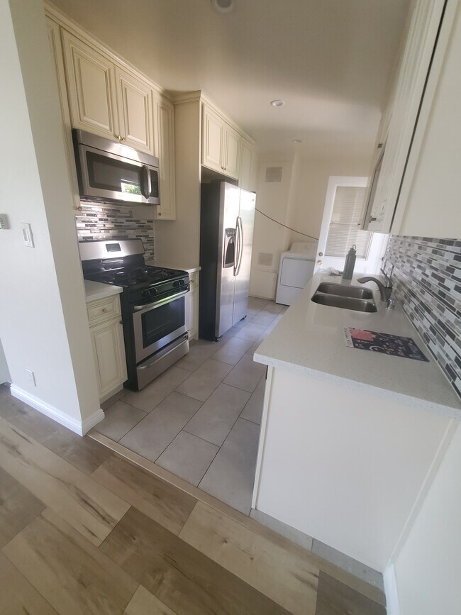 Photo - 13527 Burbank Blvd