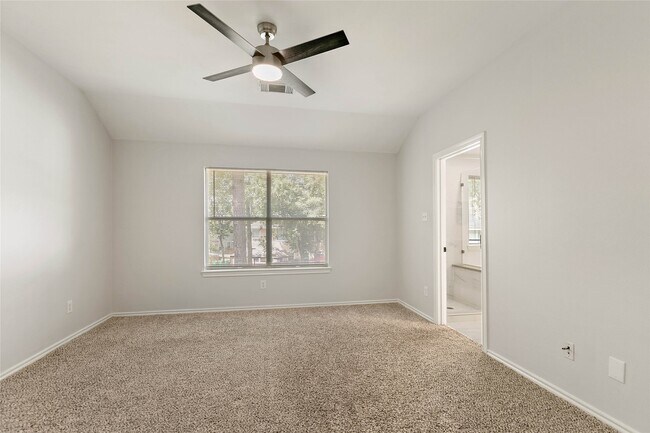 Building Photo - 10 Scenic Brook Ct