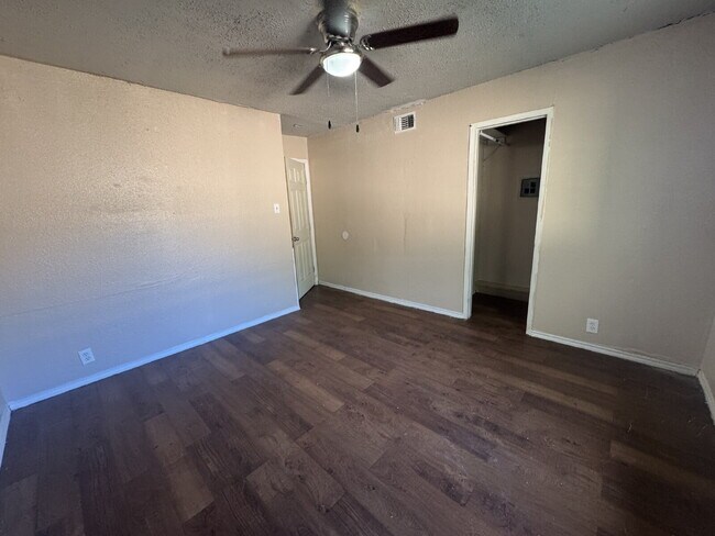 Fouplex unit ready to move in in Castle Hill!