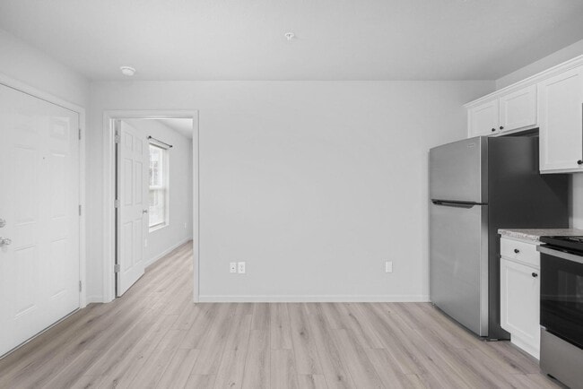 Photo - 634 N Main St Rd