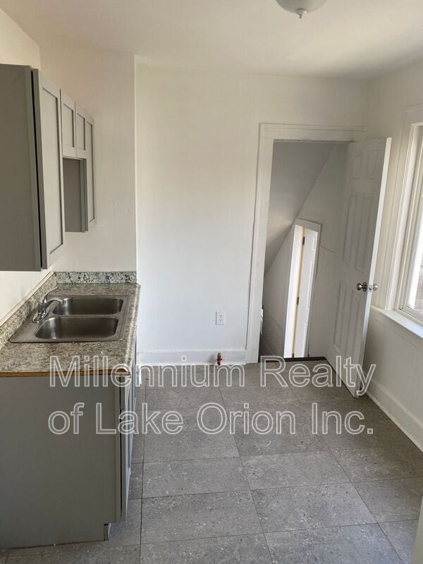 Photo - 638 Joslyn Ave