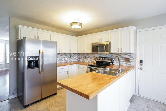 Photo - 1533 Apache Way