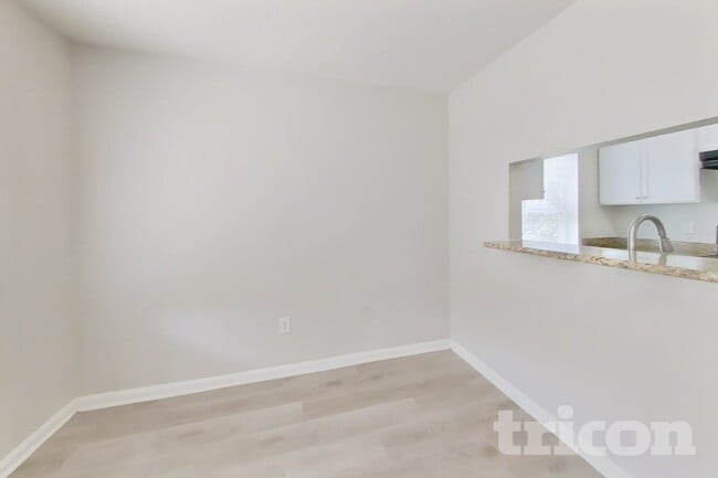 Photo - 1391 Tenderden Dr