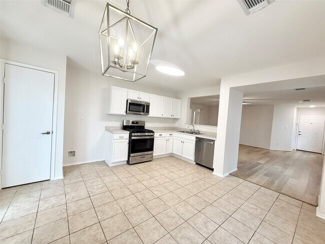 Photo - 5718 Highbury Ct House