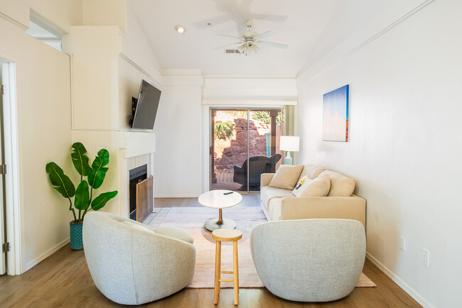 Photo - 102 Pine Leaf Ln