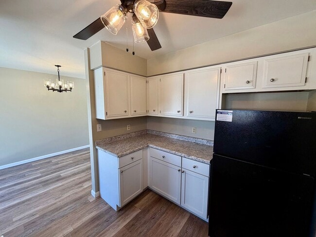 Photo - 1421 Elizabeth St Unit Front