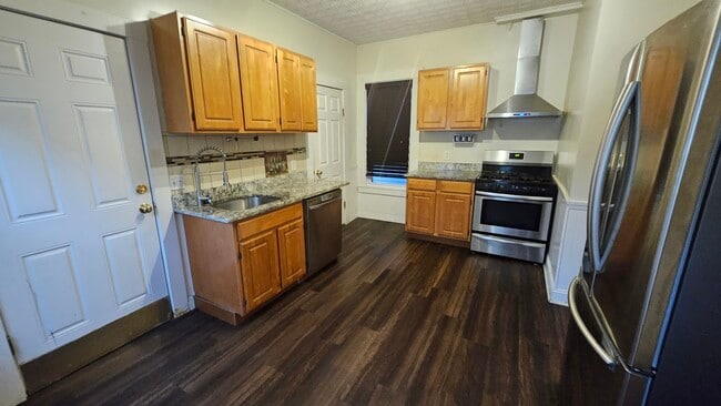 Building Photo - 376 Medford St Unit 1