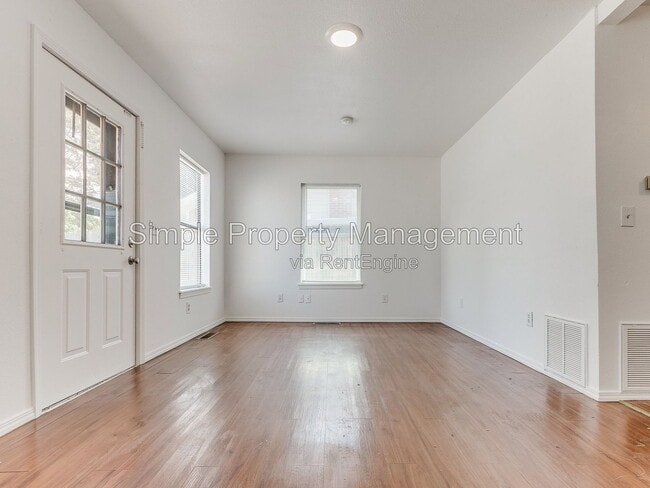 8 S 9th St