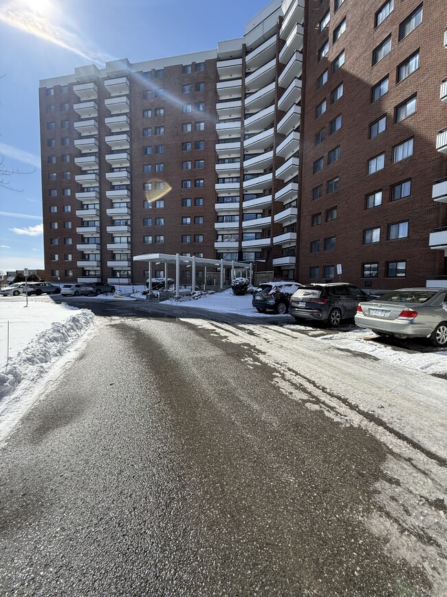 Building Photo - 20 Chesterton Dr