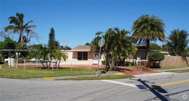 Building Photo - 4361 SW 49th Ct Rental