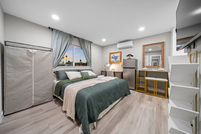 Building Photo - 9804 Costa Lago St Rental