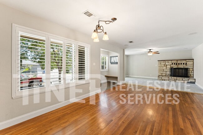 Photo - 705 Orange Grove Way