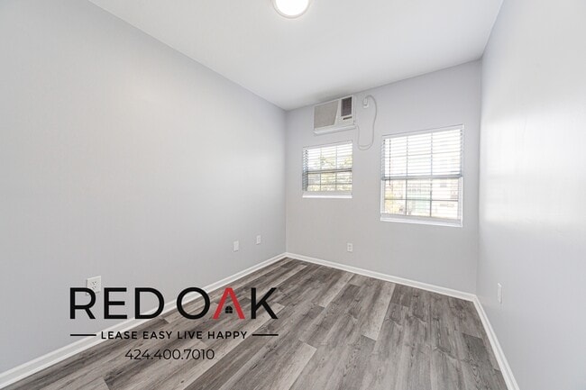 1032-1036 S Normandie Ave-1032-202