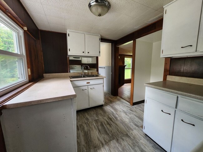 Photo - 3 Bedroom 1 bath HomeCharming Updated Home in Quiet Bedford Neighborhood