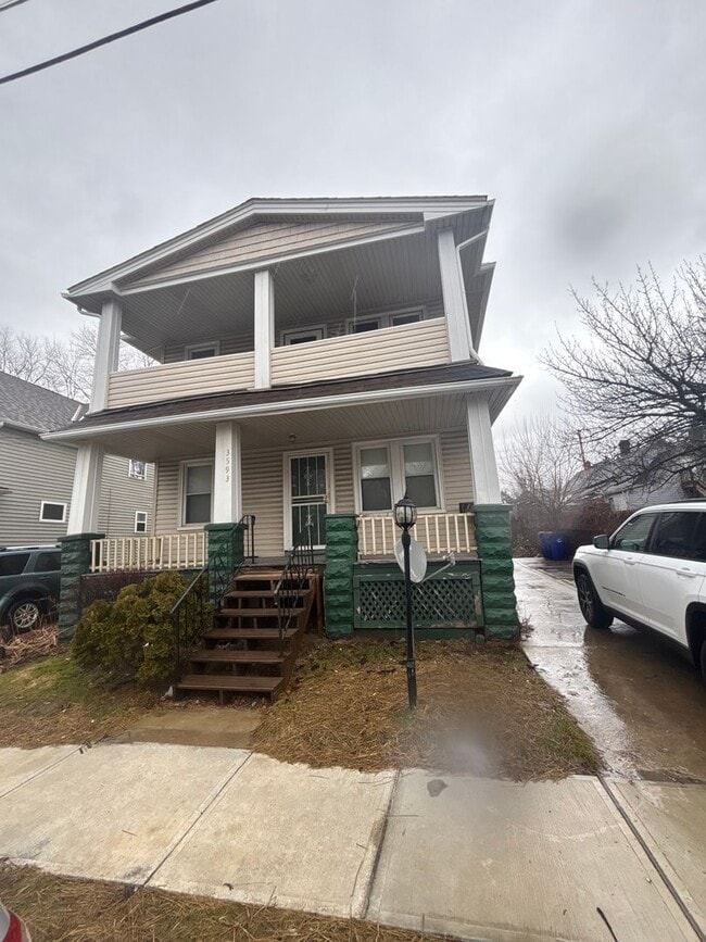 Building Photo - 74th,E.3593 Unit Up