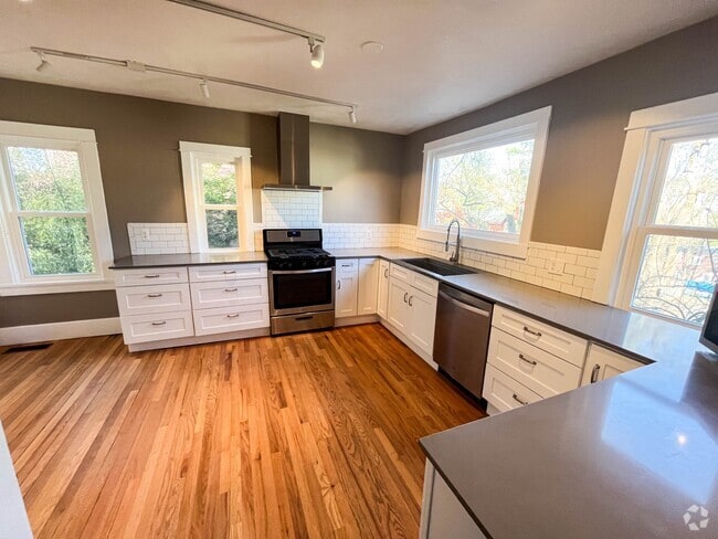 Building Photo - 313 Hudson St Rental