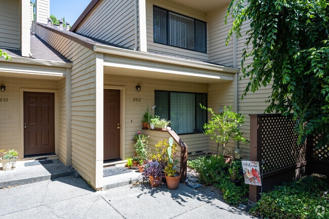 Entrada - Valley View Townhomes
