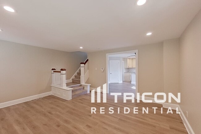 Photo - 407 W Waverly Rd