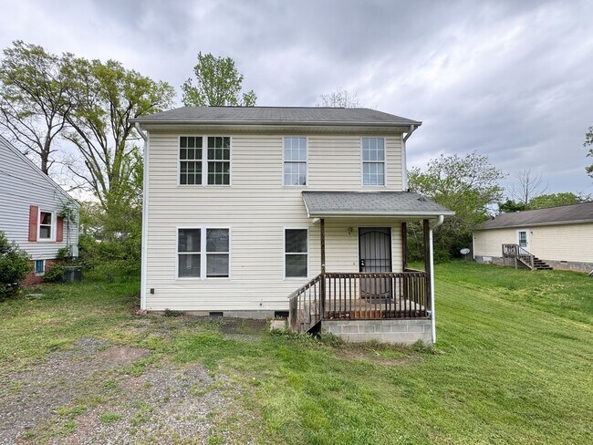 4 Bedroom Off Franklin Blvd - 4 Bedroom Off Franklin Blvd House