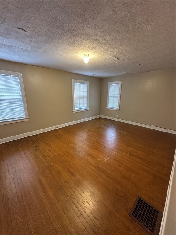 Photo - 1725 W Water St