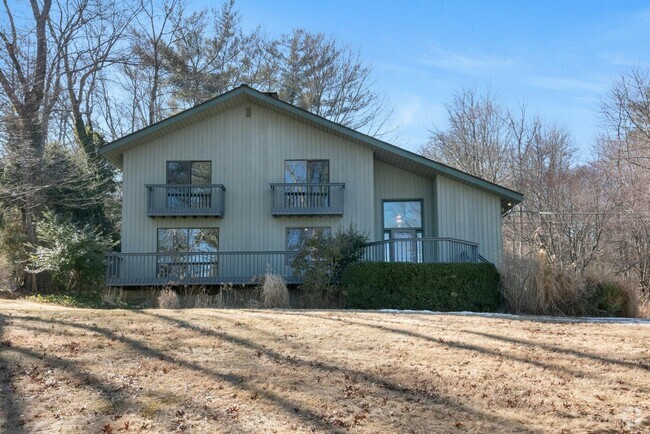 Building Photo - 68 Lake Shore Dr Rental