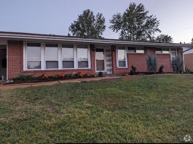 Building Photo - 2830 Flintwood Dr Rental