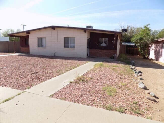 Building Photo - Close to Biltmore Area Rental